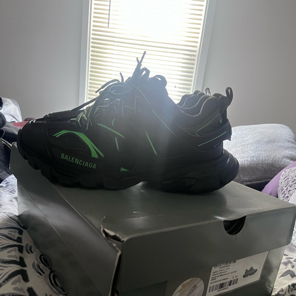 Size 10 slime green and black Balenciaga sneakers